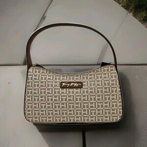 TOMMY HILFIGER BEIGE BROWN SHOULDER BAG WITH GOLD LOGO NEW WITH TAGS